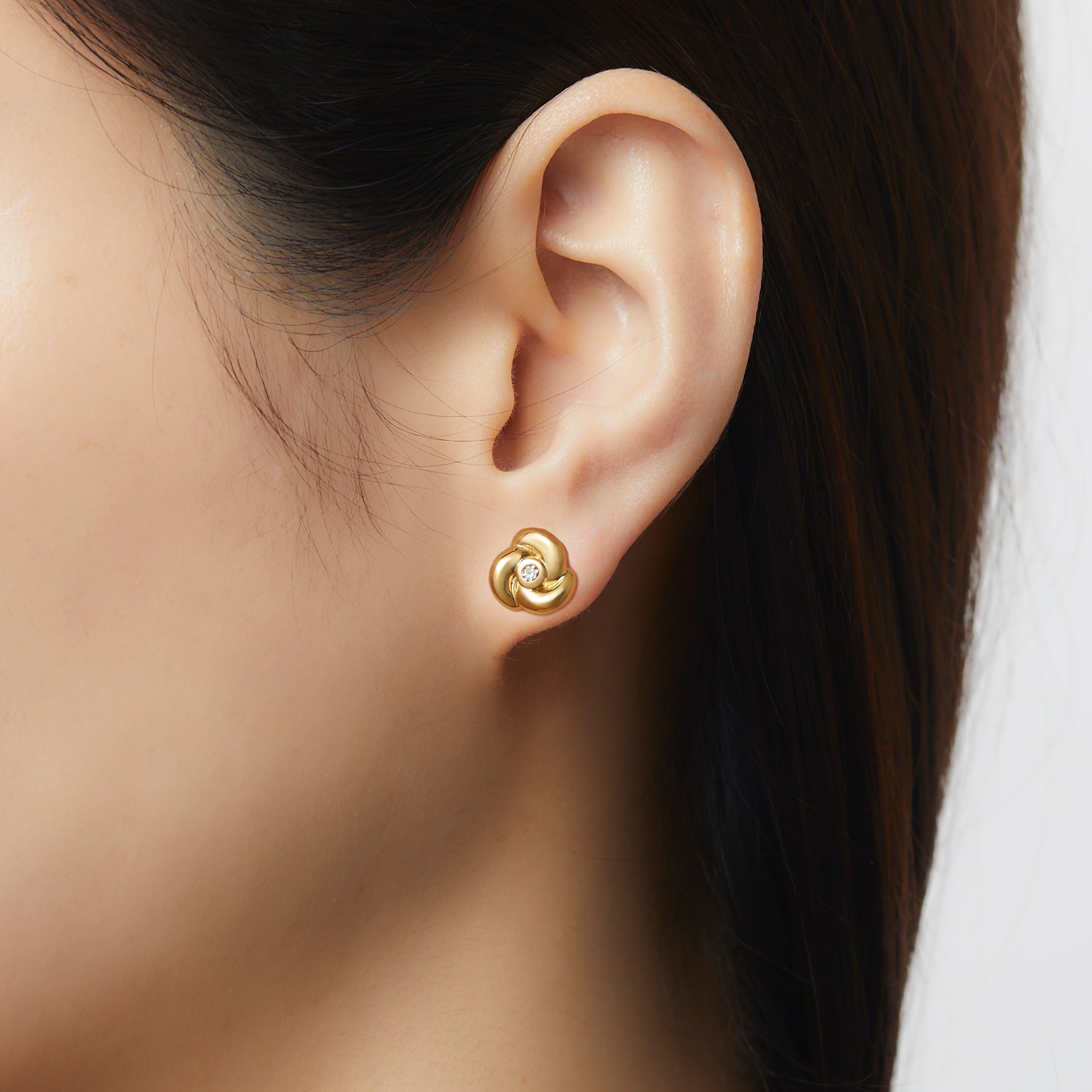 フラワーピアス 18K イエローゴールド 1ペア